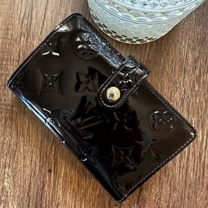 🔥 Louis Vuitton Amarante Vernis Leather Wine Kiss Lock French Bifold Wallet